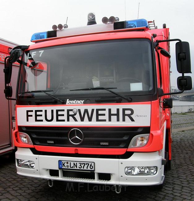 Neue LF`s fuer Koeln Uebergabe in Koeln Deutz an den Wachen  P013.JPG
